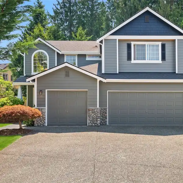 BEAUTIFULLY MAINTAINED HOME IN SOUGHT-AFTER BLUEGRASS MEADOWS