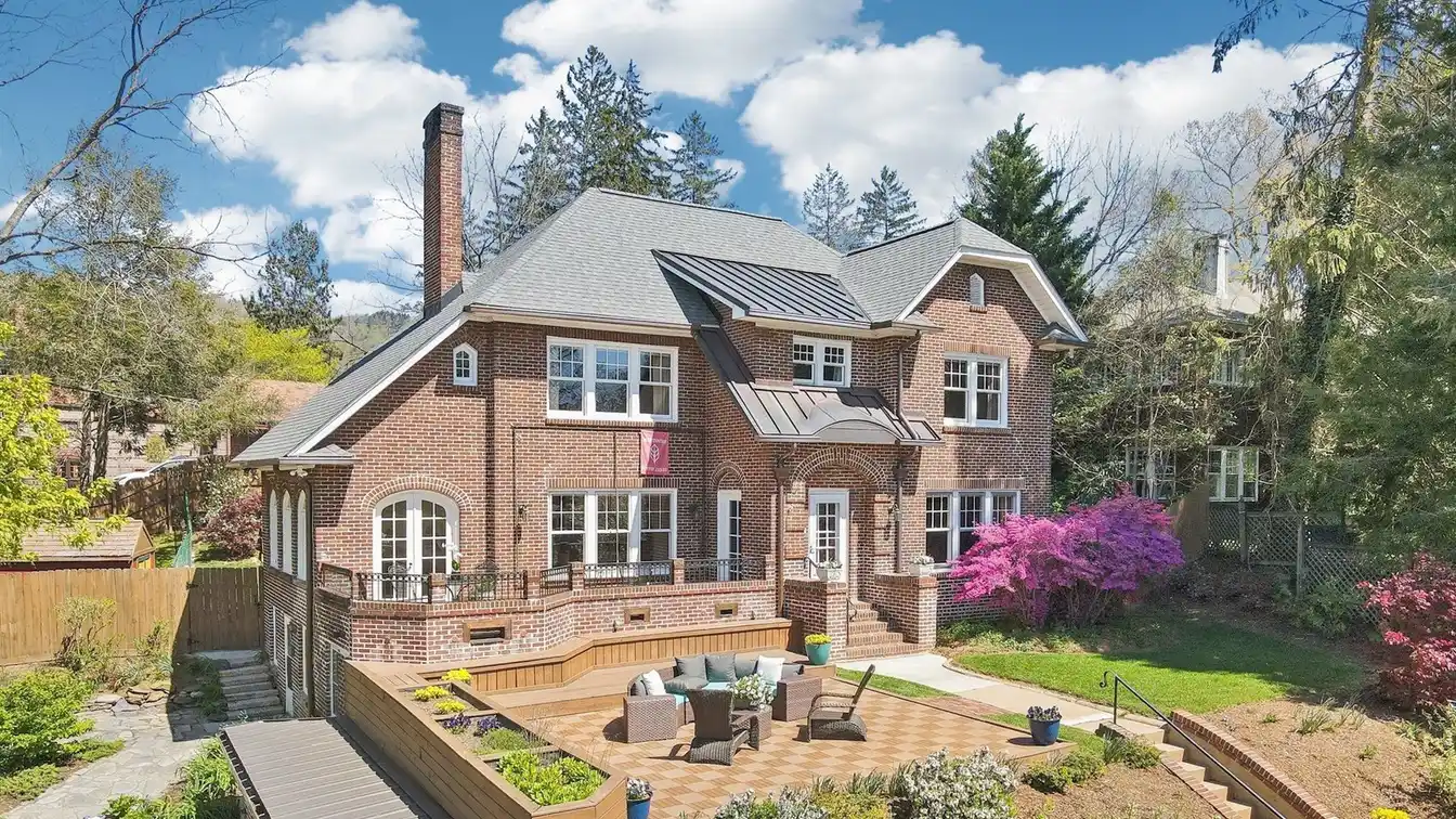 The Huvard House