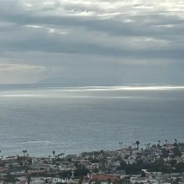 SINGLE-LEVEL HOME WITH UNMATCHED VIEWS