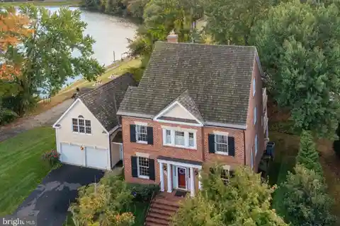 Exceptional Residence Boasting Expansive Water Views