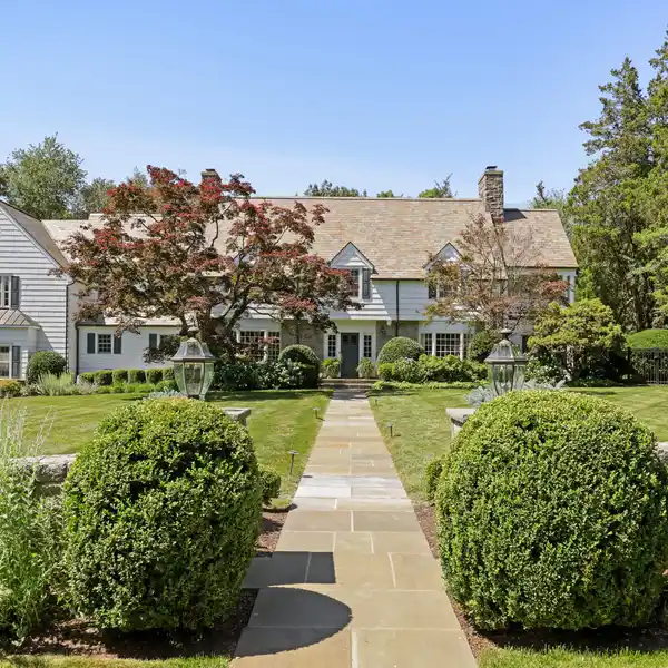 HANDSOME 1938 CLAPBOARD-CLAD COLONIAL