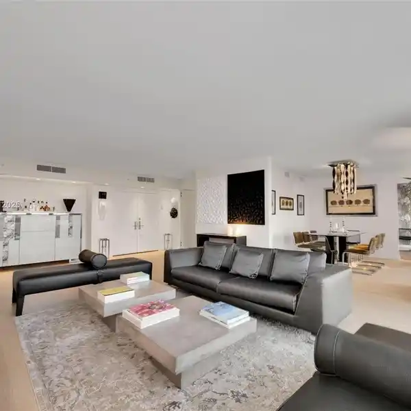 NEWLY RENOVATED UNIT AT THE ICONIC 9 ISLAND BUILDING