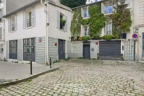 Bright Townhouse in the Heart of Montmartre