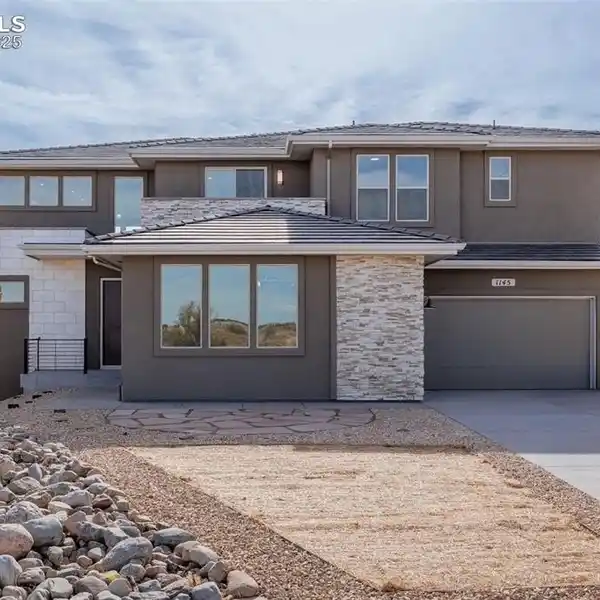 NEW BUILD IN PRESTIGIOUS GATED GOLF COMMUNITY