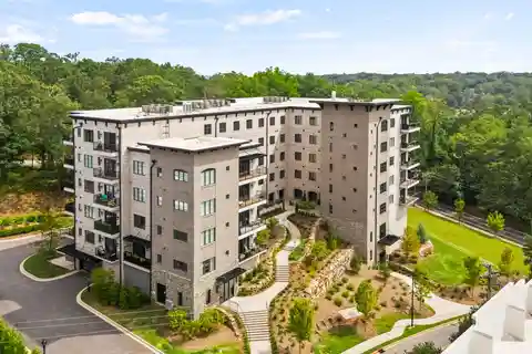 Broadview Luxury Condo Steps from Main Street