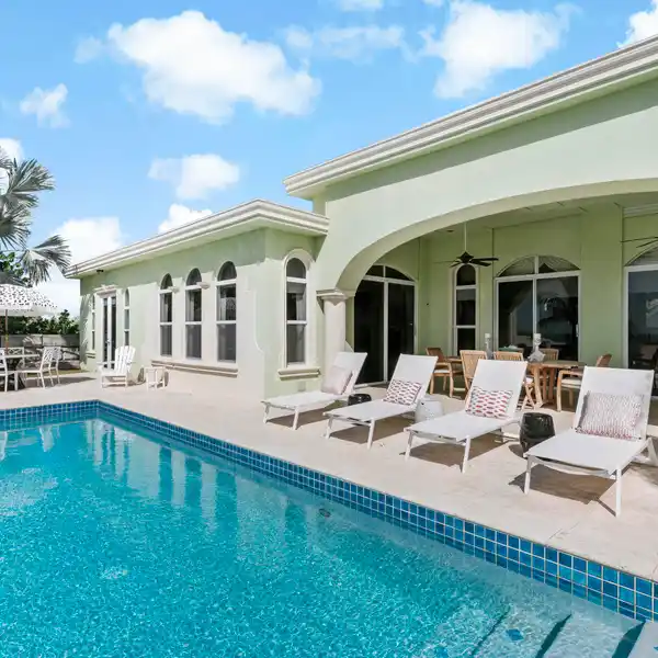 STUNNING CARIBBEAN VILLA IN EXCLUSIVE CARDEN BEACH