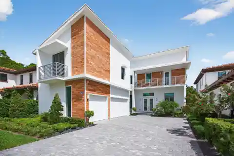 Beautifully Designed Contemporary House