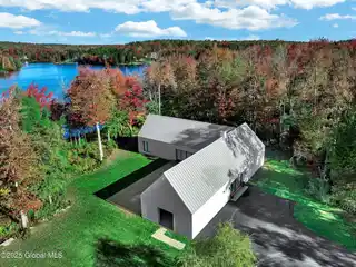 Bold Modern Lakefront Retreat