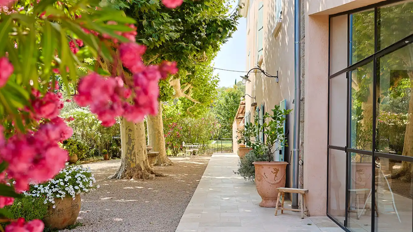 Character Property in the Heart of Provence