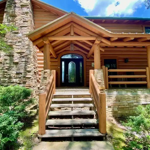 REMOTE LOG CABIN ON LAKE HAMILTON