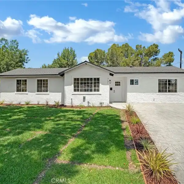 EXCEPTIONAL PROPERTY IN THE HEART OF THOUSAND OAKS