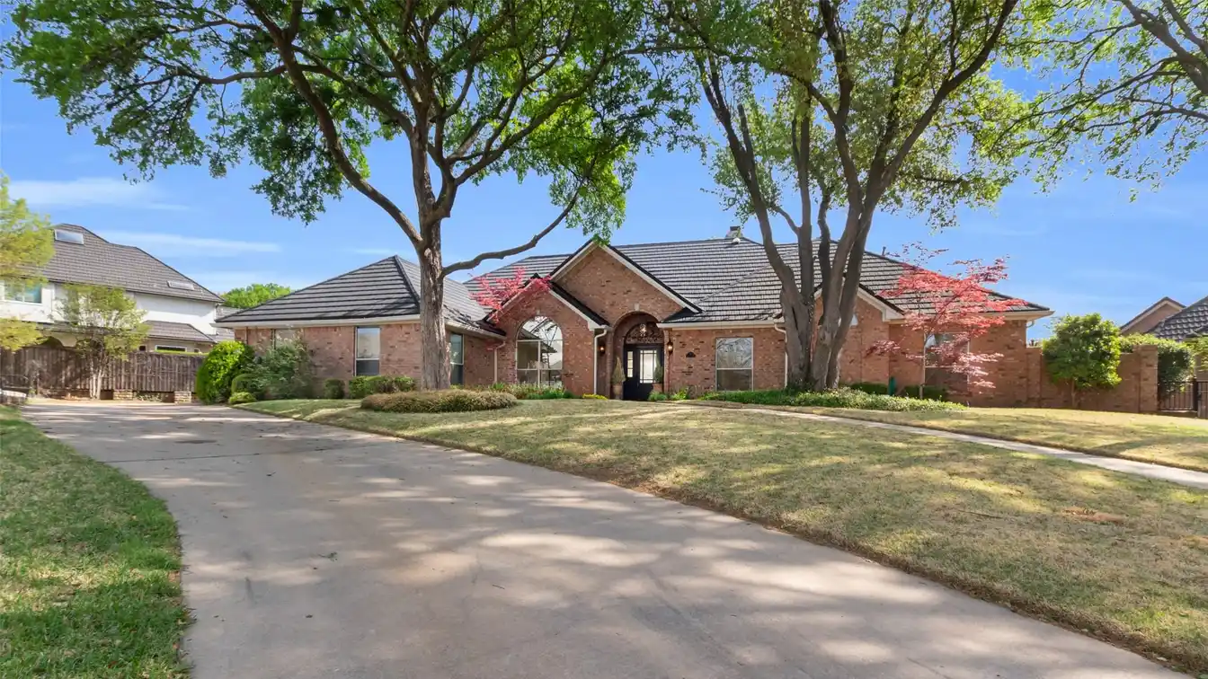 Single-story Residence in Stonebriar Village