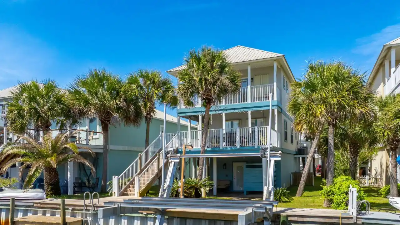 Turnkey Canal-front Residence in Desirable Homeport