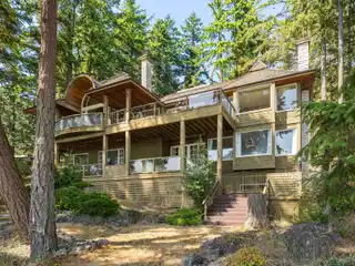 Architectural Waterfront Home in Fairweather Point