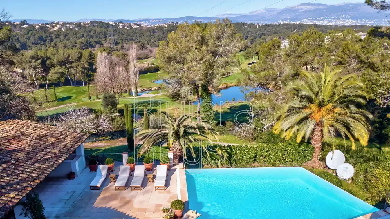 Immaculate Villa in Serene Setting