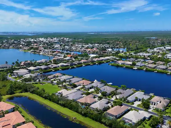 HIDDEN HARBOR WATERFRONT RETREAT WITH PANORAMIC VIEWS