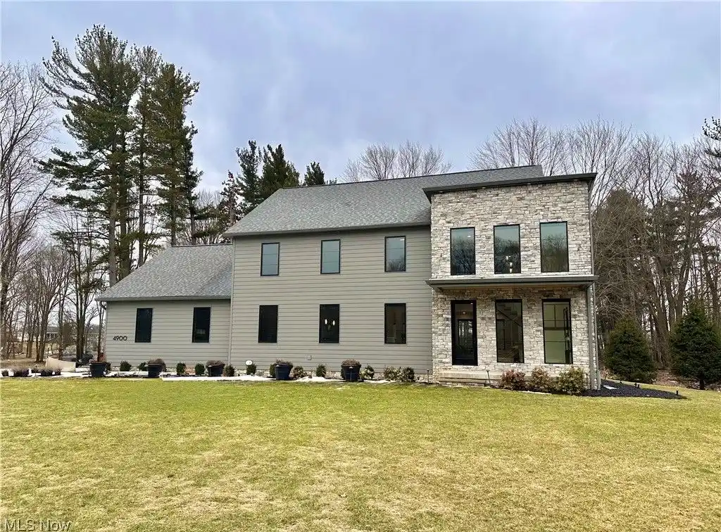 Modern Marvel on Nearly Three Acres