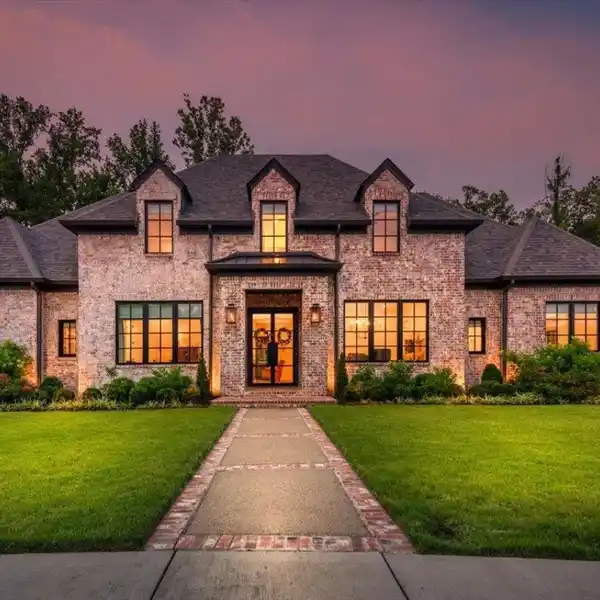 RARE FIND IN GATED ALLELON