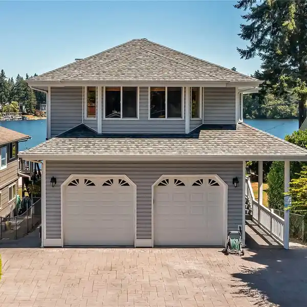 LAKE LIVING AT ITS BEST