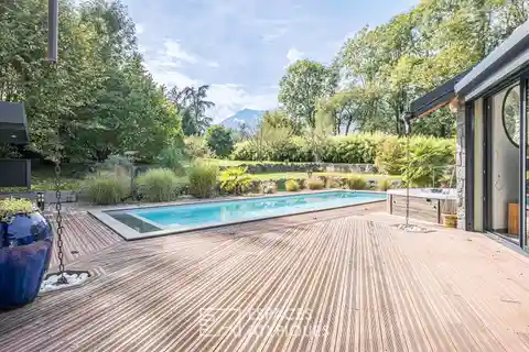 Timber-Frame Villa on the Heights of Albertville