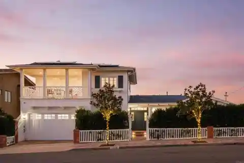 French Oak Floors Enhance Coastal Sophistication