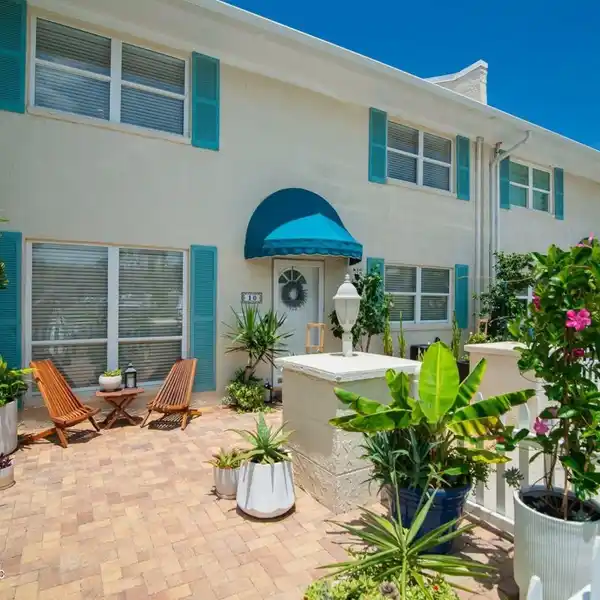 BEAUTIFUL AND TOTALLY RENOVATED CONDO STEPS TO THE OCEAN