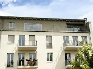 Modern Top-floor Apartment
