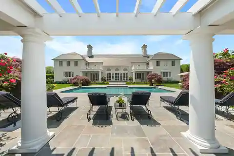 High-end Six Bedroom Villa for Rent