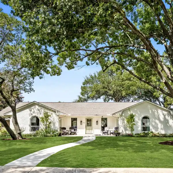 DESIGNED FOR ELEGANT LIVING AND EFFORTLESS HOSTING