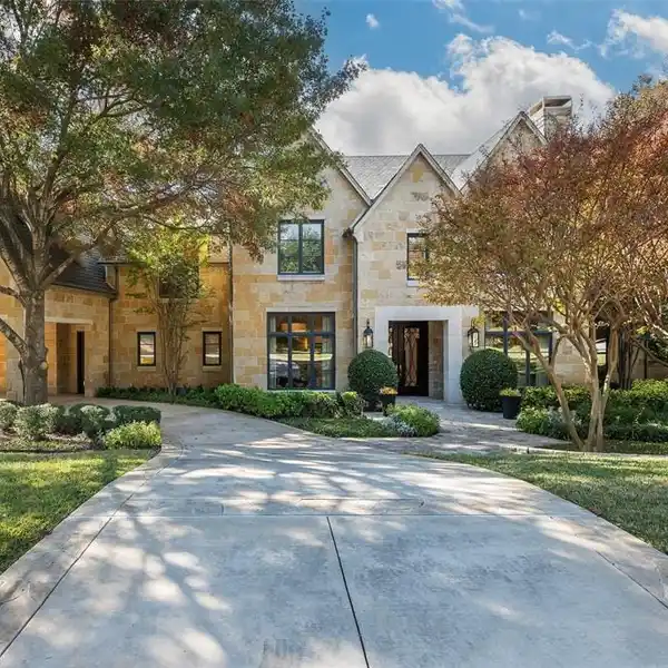 EXCEPTIONAL CREEKSIDE ESTATE IN GLEN ABBEY
