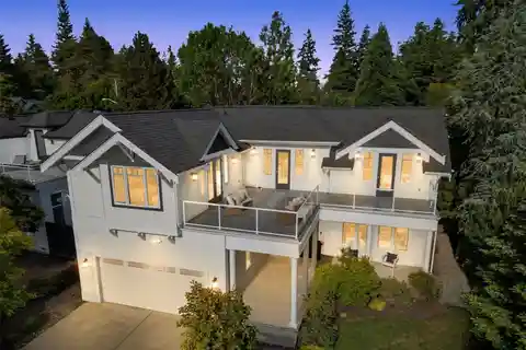 Beautifully Designed Home in East of Market