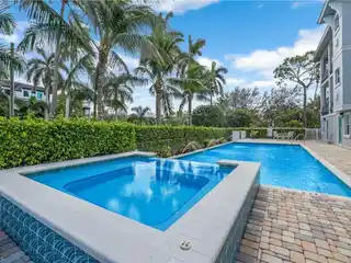 Spacious Condo in Old Naples