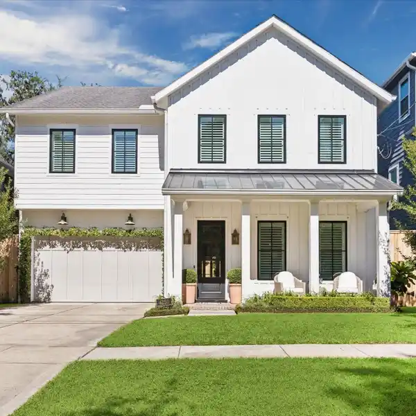 BEAUTIFULLY MAINTAINED RESIDENCE WITH SOUTH COASTAL CHARM