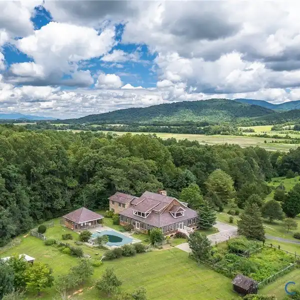 IDYLLIC 394-ACRE COUNTRY ESTATE
