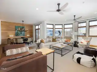 Private Townhome with Expansive Mountain Views