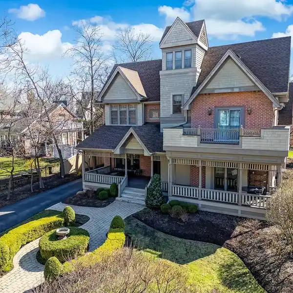 AN EXCEPTIONAL BLEND OF FAMILY LIVING AND SOPHISTICATED DESIGN