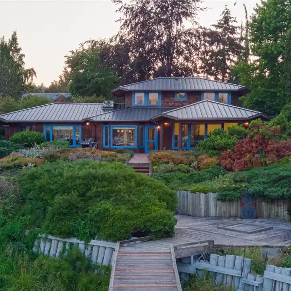 MAGICAL WATERFRONT ESTATE WITH BREATHTAKING VIEWS