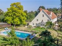 BEAUTIFUL FORMER COACH HOUSE WITH ATTRACTIVE GARDENS AND POOL