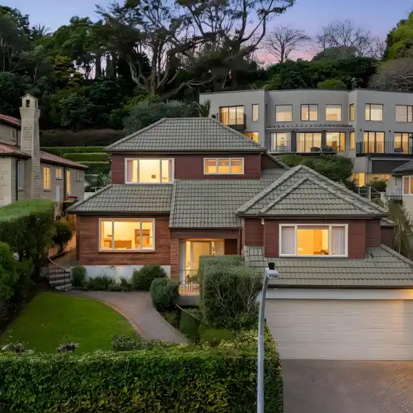 EXCLUSIVE ADDRESS WITH OUTSTANDING VIEWS