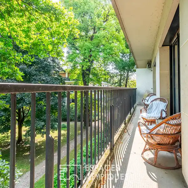BRIGHT FAMILY HAVEN WITH PARKSIDE BALCONY