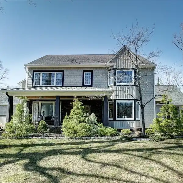 ULTIMATE ENTERTAINER’S RETREAT ON NEARLY FIVE ACRES