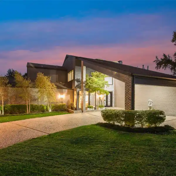 MID-CENTURY MODERN HOME BEAUTIFULLY REMODELED
