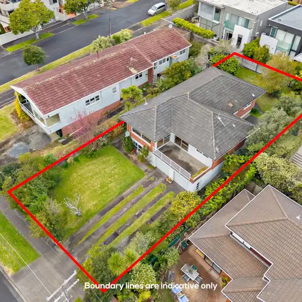 VERSATILE PROPERTY IN A PRIME NEIGHBORHOOD