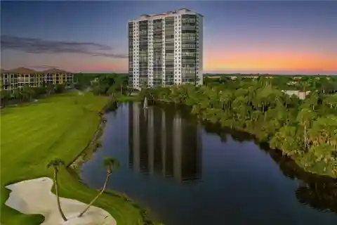 Indoor-Outdoor Living with Floor-To-Ceiling Glass