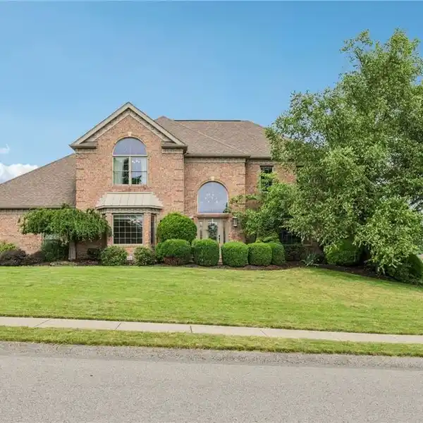 BRICK BEAUTY IN DESIRABLE STERLING RIDGE