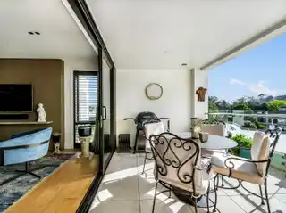 Sleek Penthouse on the Edge of Remuera Village