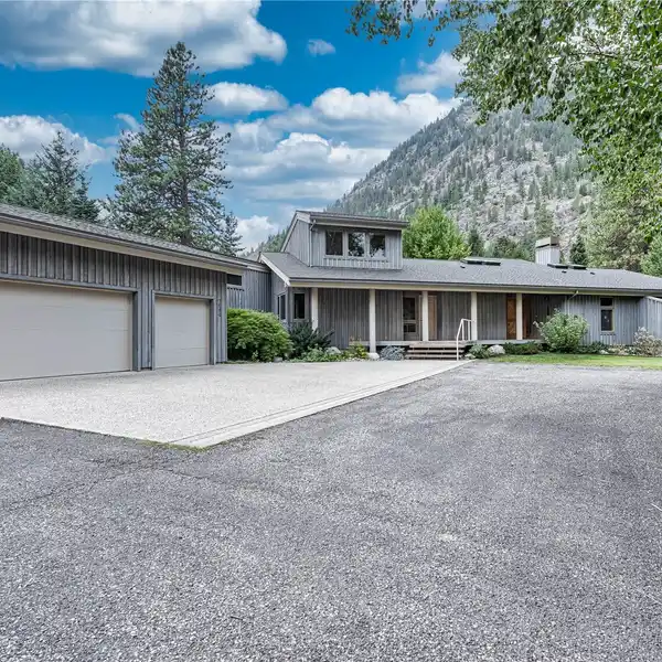 SERENE CUSTOM HOME ACROSS FROM RESORT