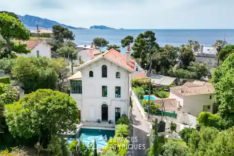 Prestigious Private Mansion with Sea View