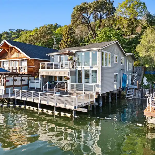 EXPERIENCE PNW BLISS IN THIS SPECTACULAR RESIDENCE
