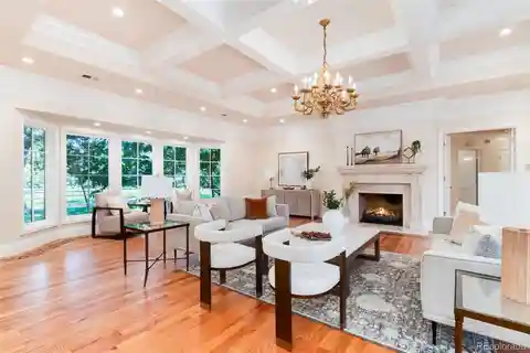 Sophisticated Estate in an Esteemed Neighborhood